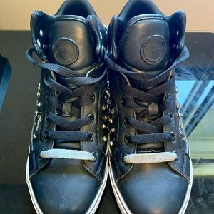 Pastry, size 6.5, black and white